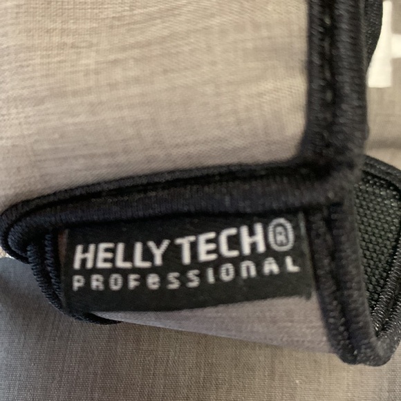 Pair of ladies Helly Tech gloves - Picture 3 of 4